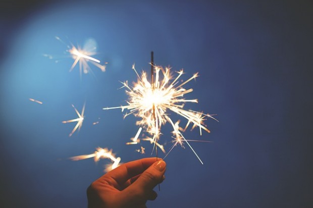 sparkler-839831_640 (1)