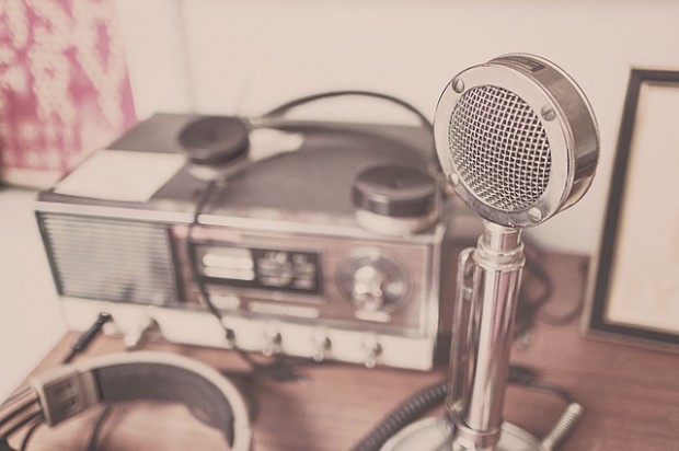microphone-2627991_640