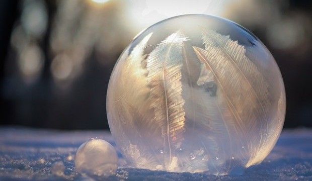 frozen-bubble-4703446_640