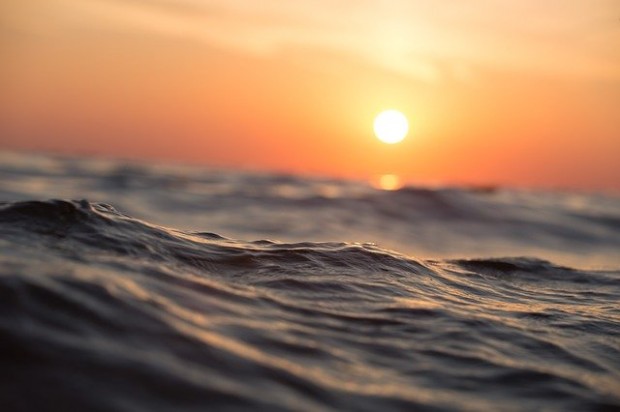 waves-1867285_640