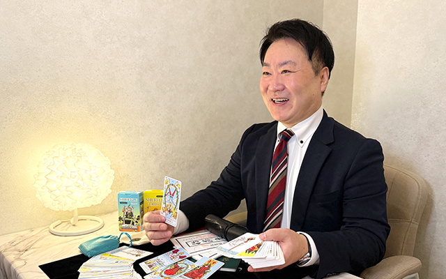 Kamo Kaishu - Professional Fortune Teller at Luna Fortune Salon, Osaka